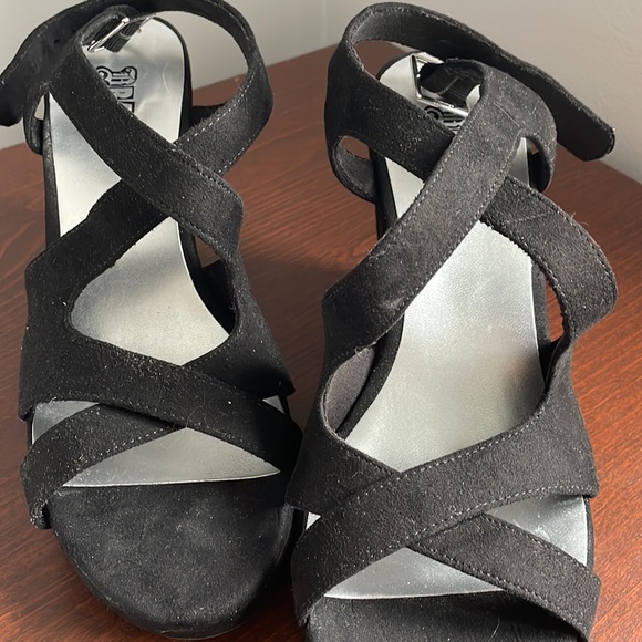 ⭐️ 2/$15 Black wedges from Payless - Picture 3 of 4